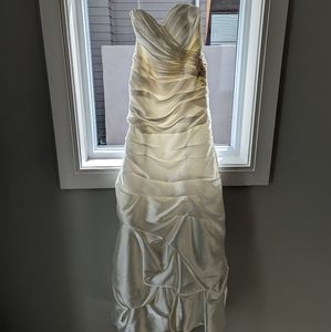 David's Bridal Trumpet Wedding Gown